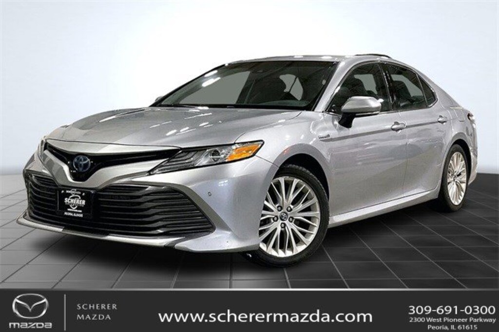 Used 2018 Toyota Camry Hybrid XLE Sedan