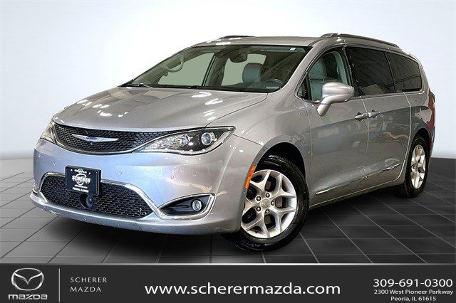 2018 Chrysler Pacifica Touring L's photo