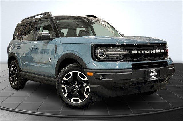 2023 Ford Bronco Sport Outer Banks photo 2