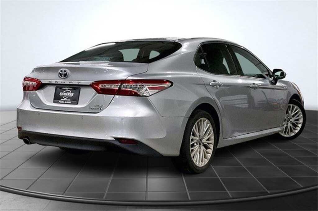 Used 2018 Toyota Camry Hybrid XLE Sedan