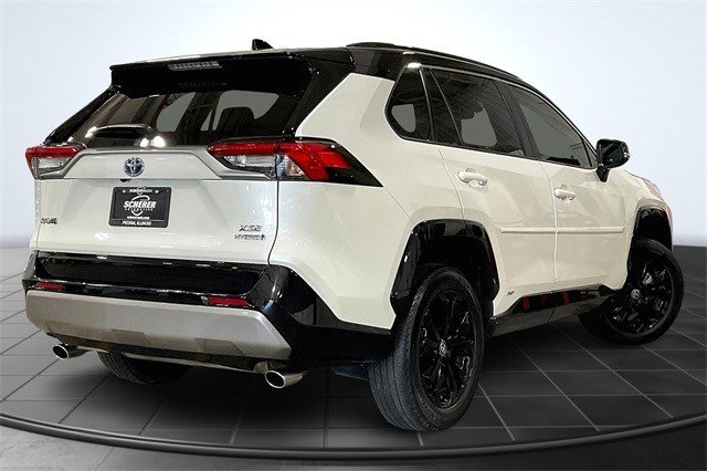 2022 Toyota RAV4 Hybrid XSE photo 2