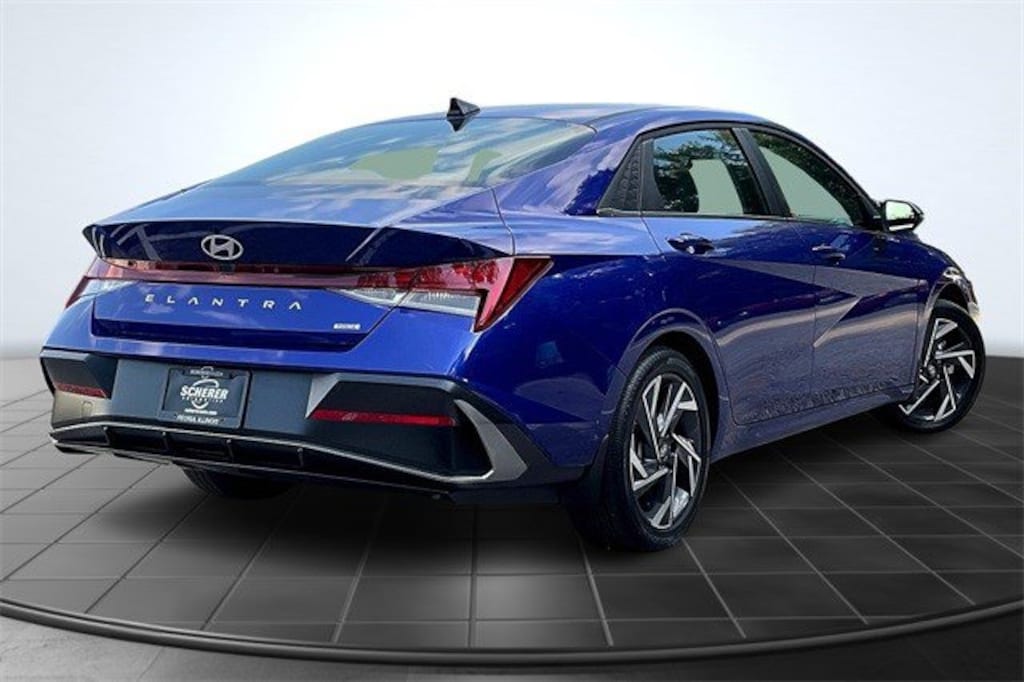 Used 2025 Hyundai Elantra Hybrid Limited Sedan