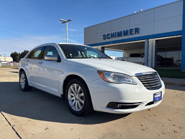 2013 Chrysler 200 Limited photo 2