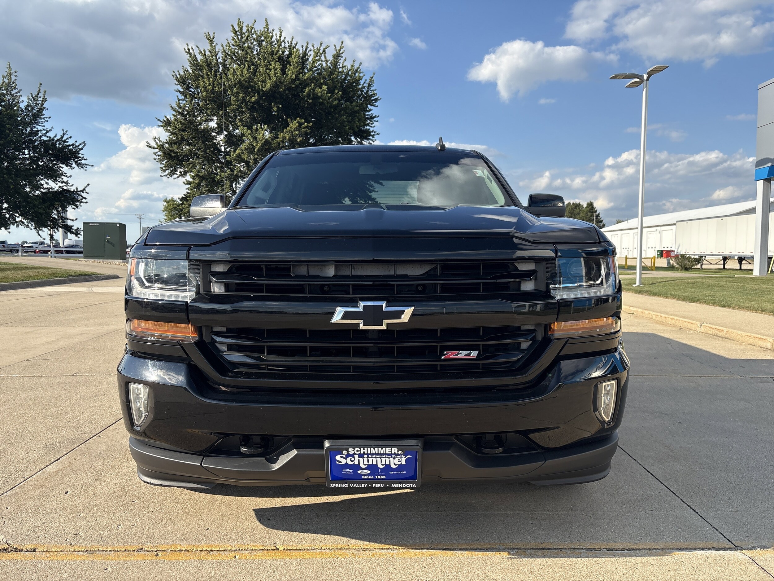 2017 Chevrolet Silverado 1500 LT photo 3