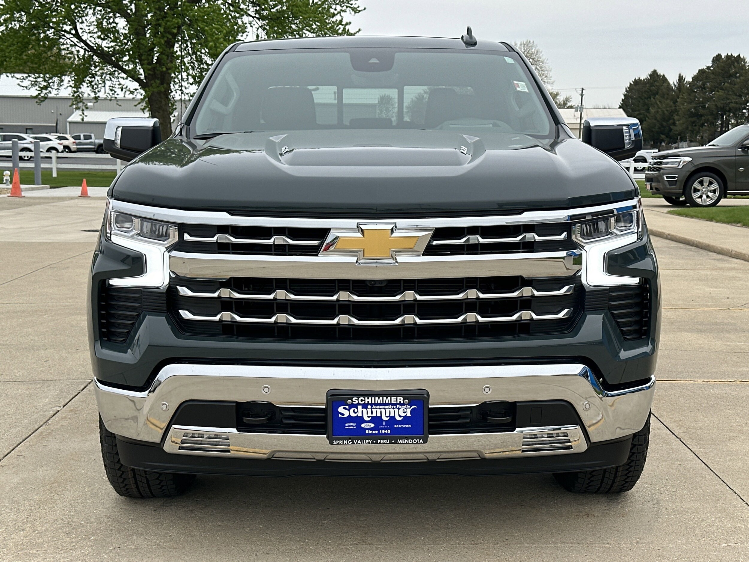 2025 Chevrolet Silverado 1500 LTZ photo 3