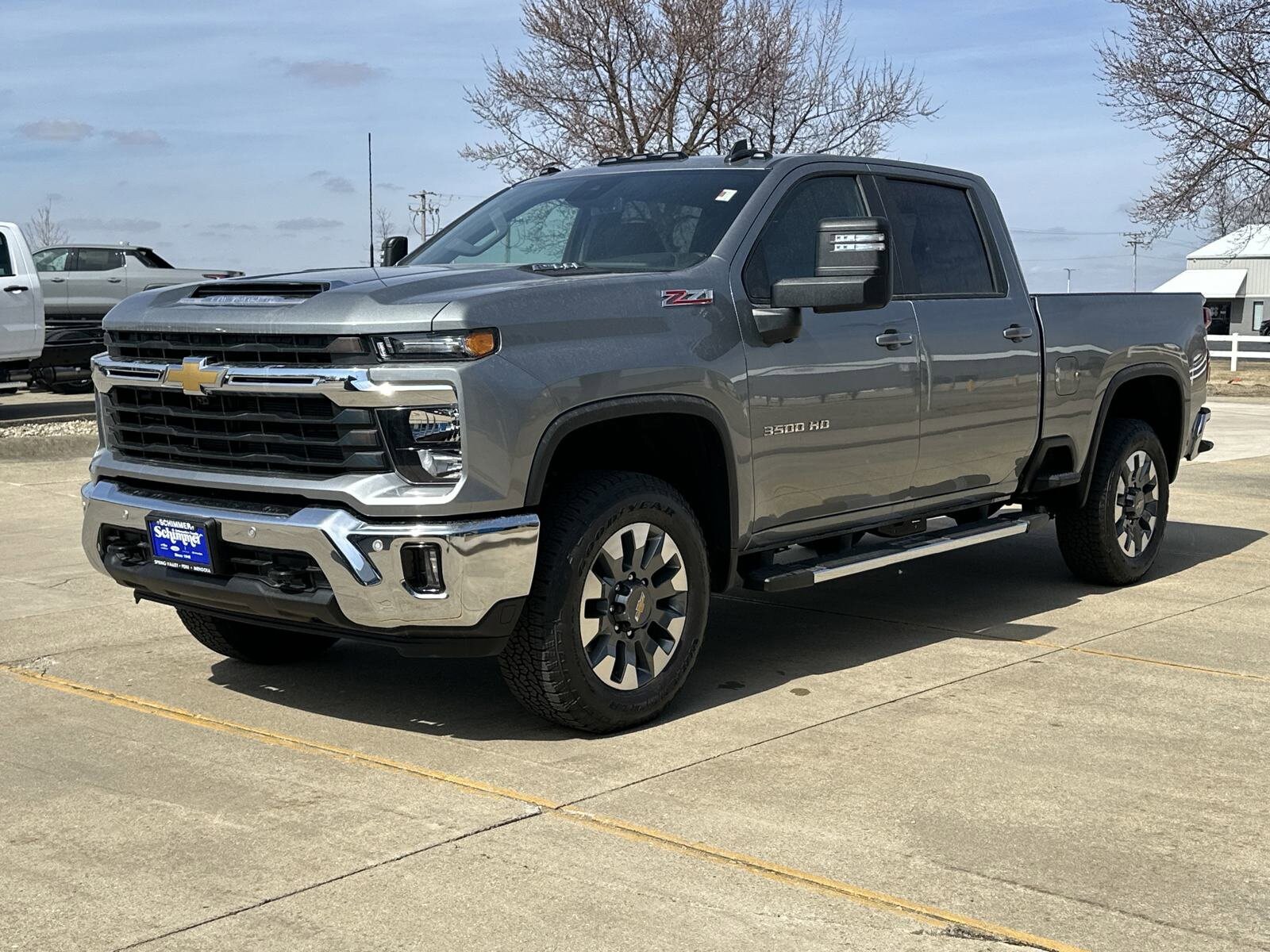 2025 Chevrolet Silverado 3500HD LT photo 4