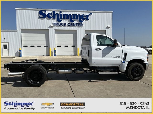 2024 Chevrolet Silverado 4500 Medium Duty Chassis Cab Work Truck's photo