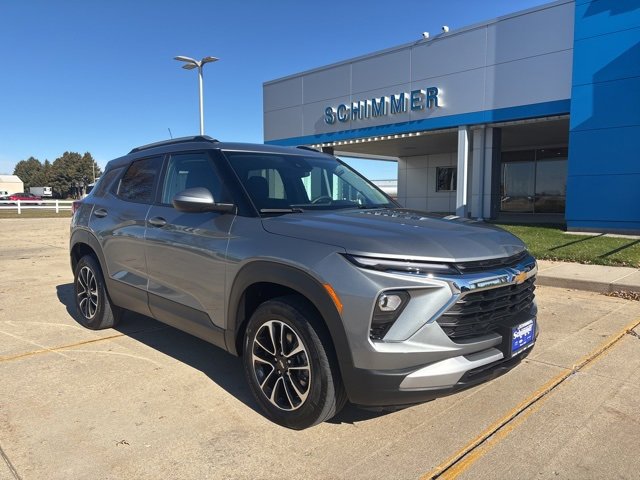 2024 Chevrolet Trailblazer LT photo 2