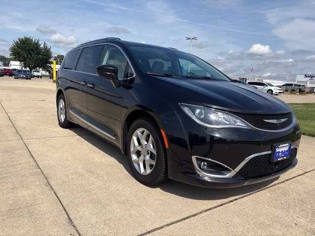 Used 2019 Chrysler Pacifica Touring L Plus with VIN 2C4RC1EG8KR589401 for sale in Mendota, IL