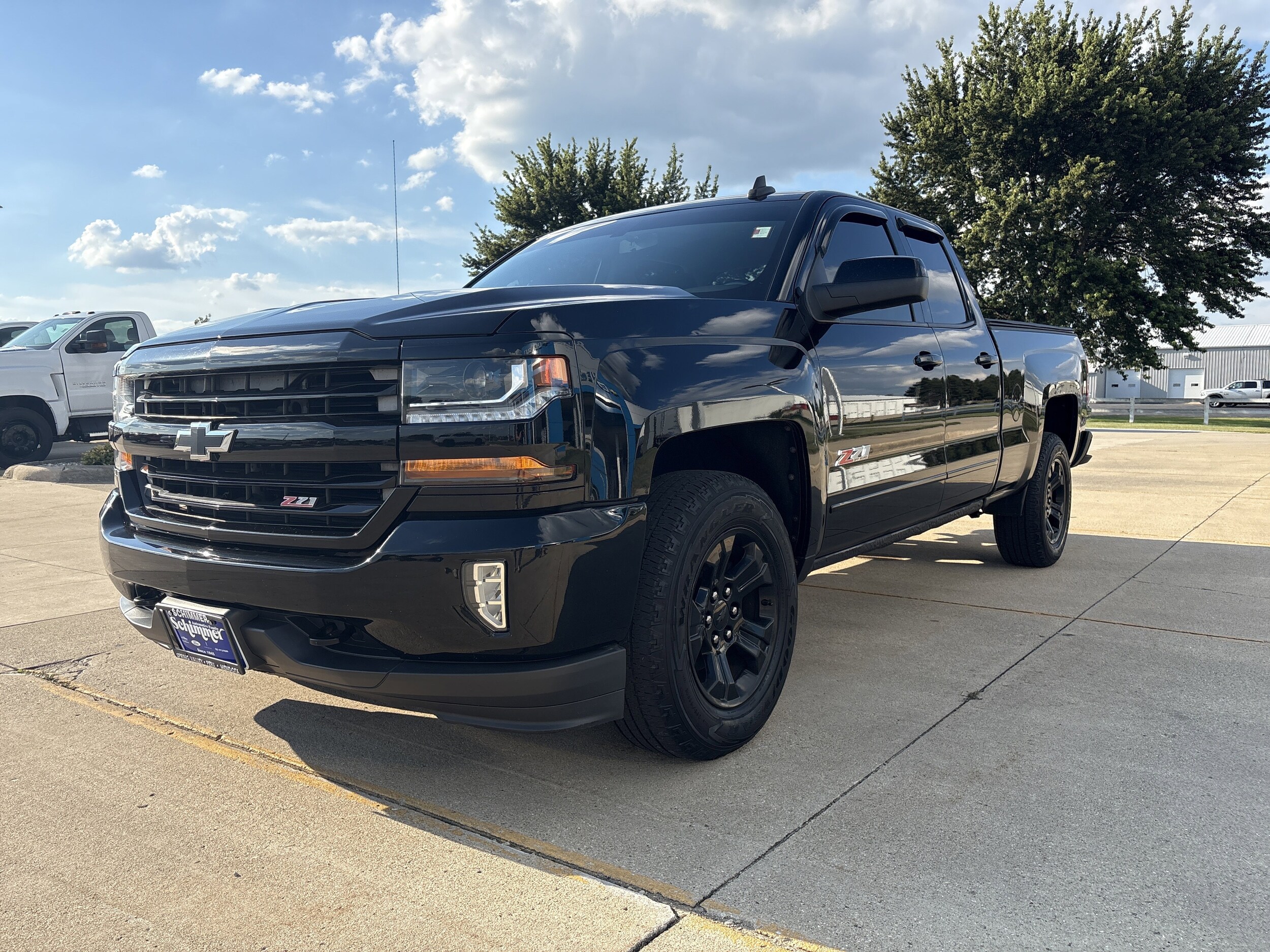 2017 Chevrolet Silverado 1500 LT photo 4