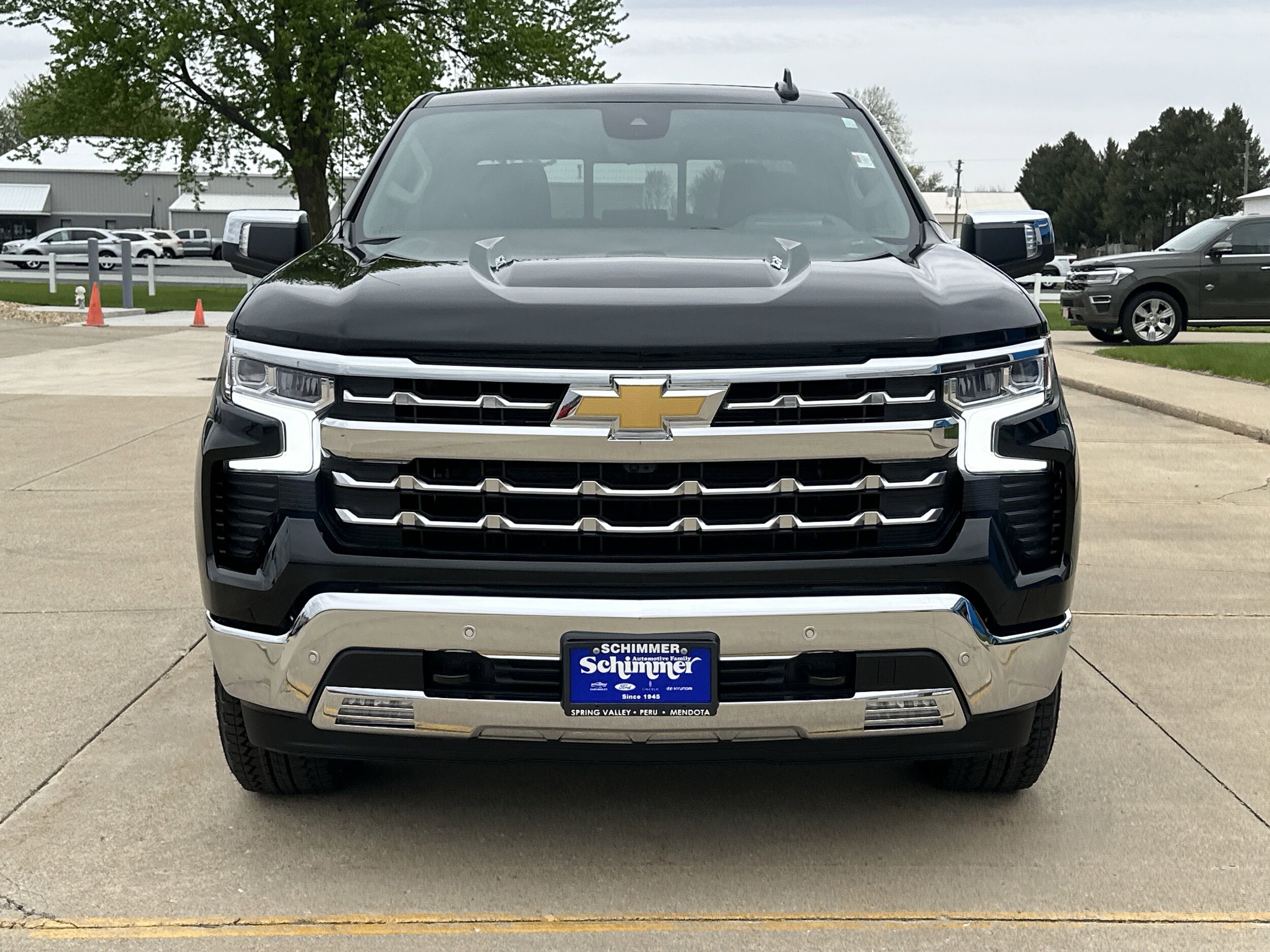 2025 Chevrolet Silverado 1500 LTZ photo 3