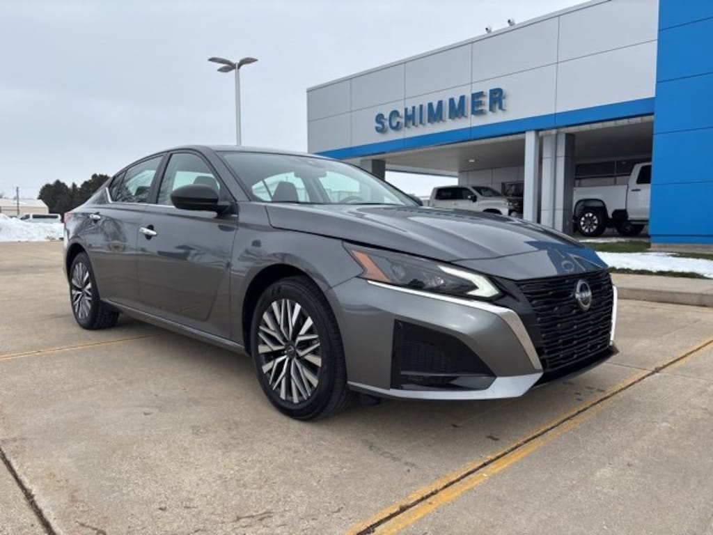 Used 2024 Nissan Altima 2.5 SV Sedan