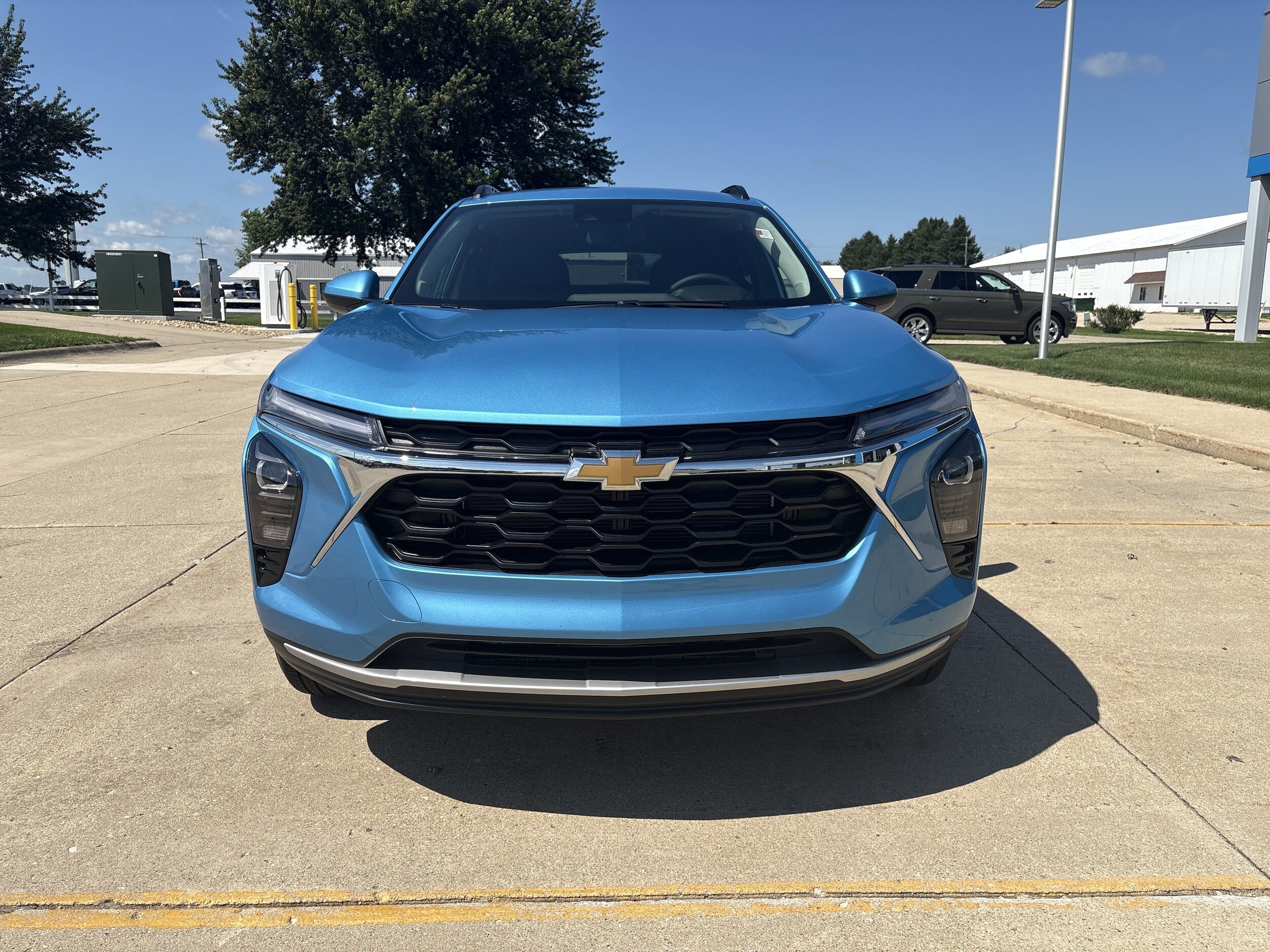 2025 Chevrolet Trax LT photo 3