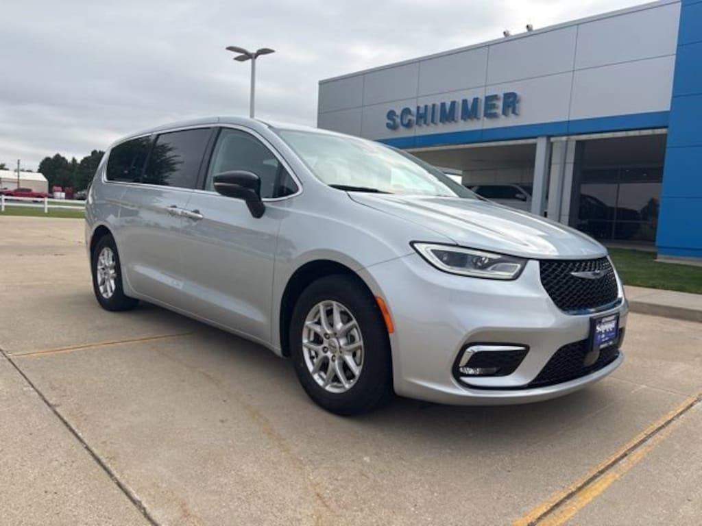 Used 2024 Chrysler Pacifica Touring L Van Passenger Van