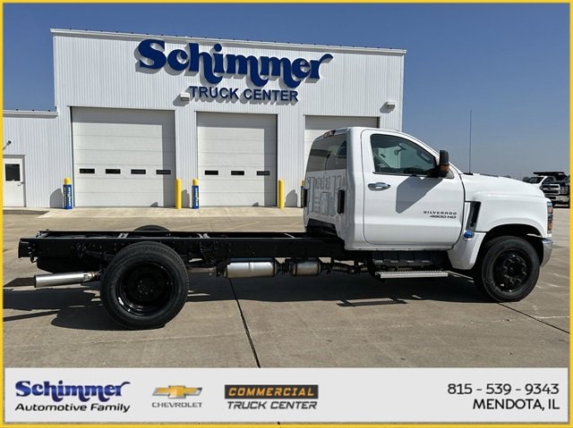 2024 Chevrolet Silverado 4500 Medium Duty Chassis Cab Work Truck's photo