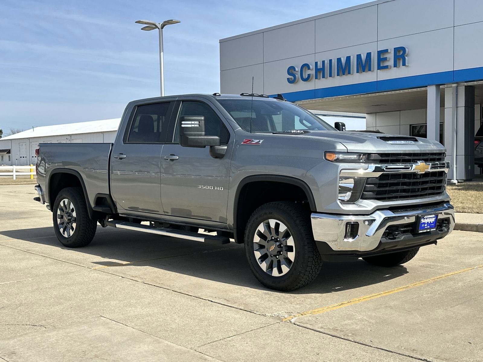 2025 Chevrolet Silverado 3500HD LT photo 2