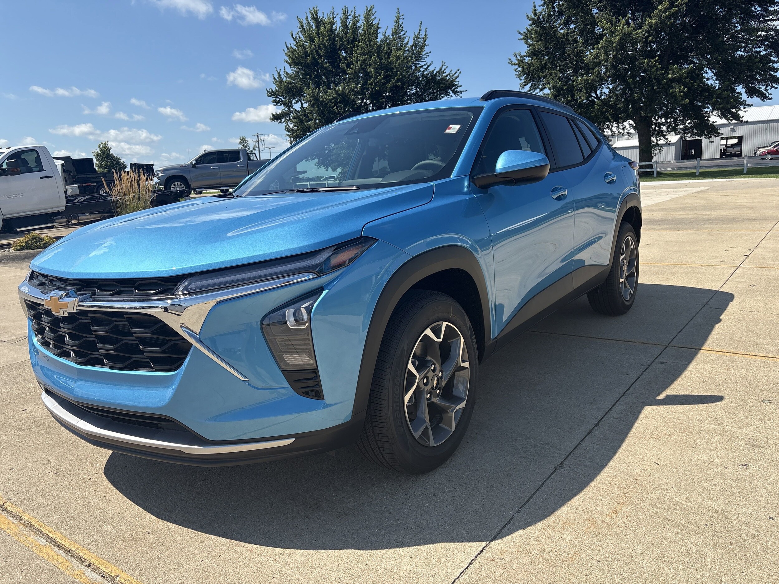 2025 Chevrolet Trax LT photo 4