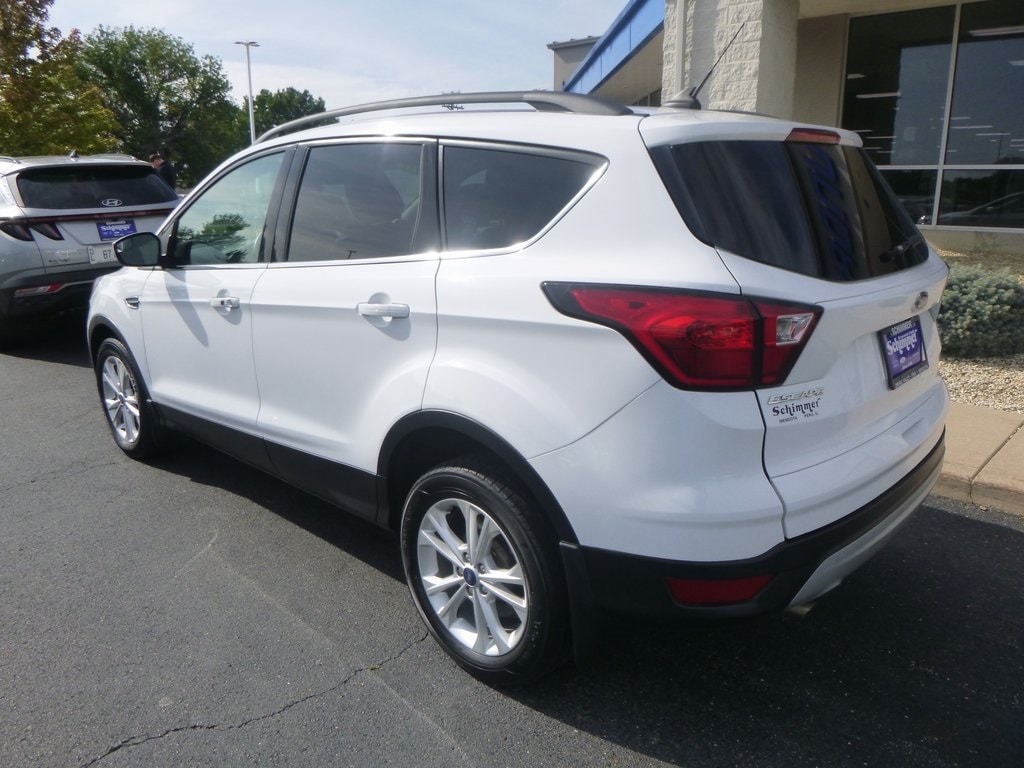 Used 2019 Ford Escape SEL with VIN 1FMCU0HD9KUC10418 for sale in Peru, IL