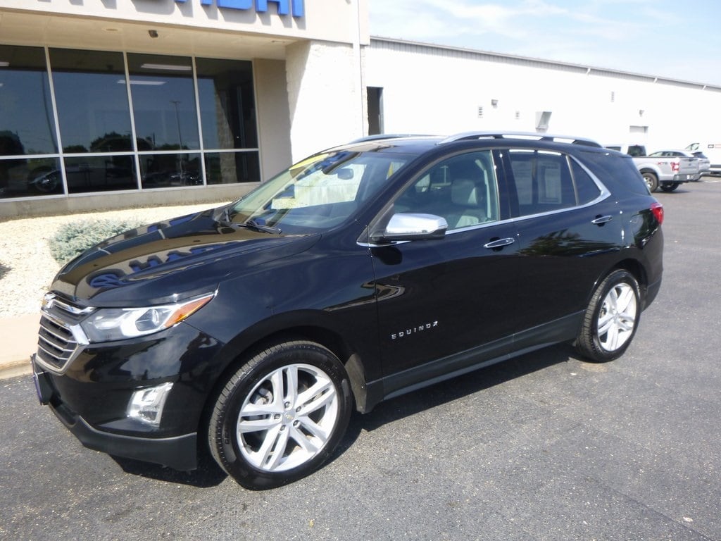 Used 2020 Chevrolet Equinox Premier with VIN 2GNAXYEX1L6117481 for sale in Peru, IL