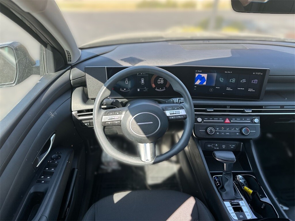 2025 Hyundai Tucson SE photo 3