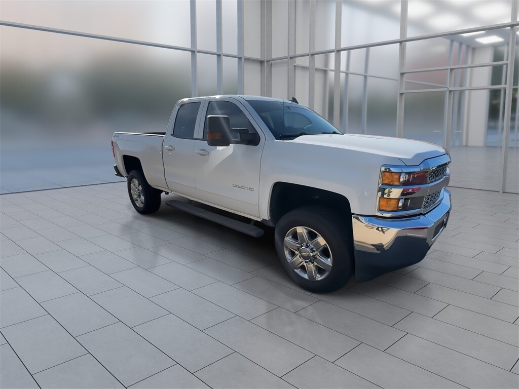 2019 Chevrolet Silverado 2500HD LT photo 2