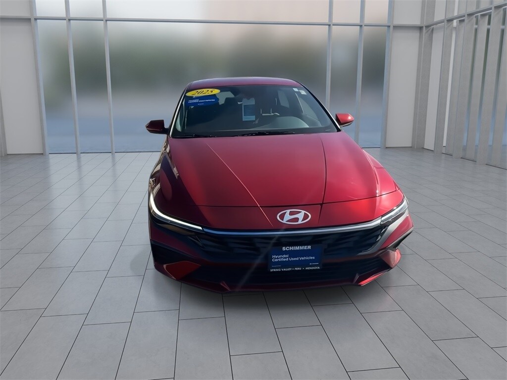 2025 Hyundai Elantra SE photo 3
