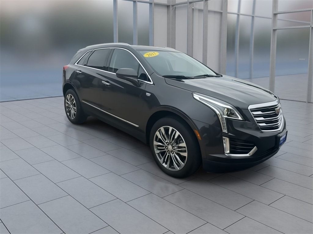 Used 2017 Cadillac XT5 Luxury with VIN 1GYKNBRS5HZ189594 for sale in Peru, IL