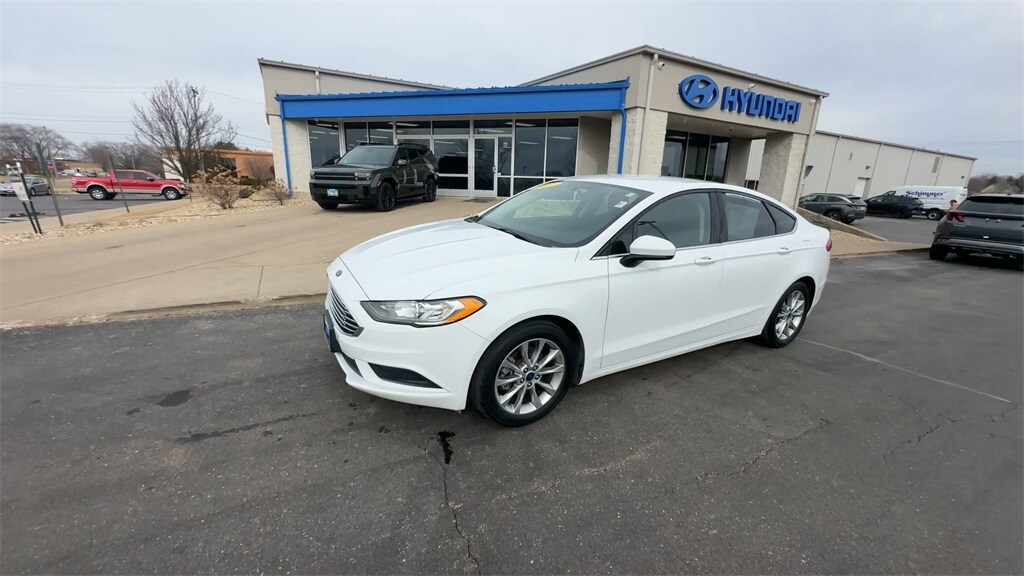 Used 2017 Ford Fusion SE Sedan