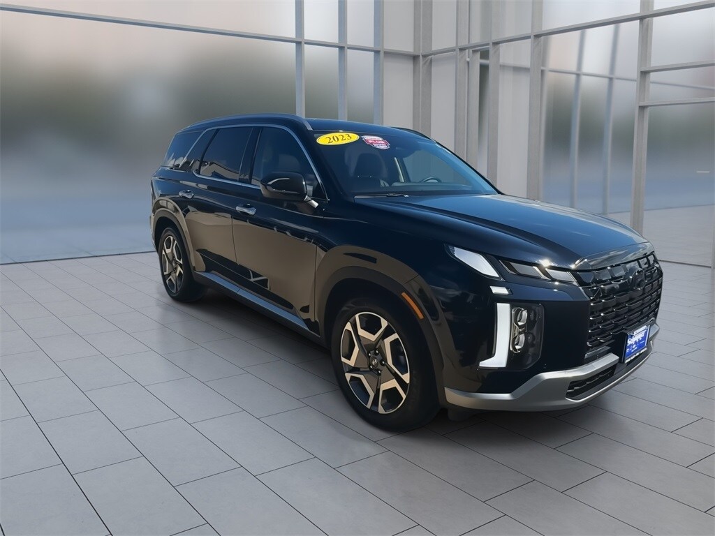 2023 Hyundai Palisade Limited photo 2