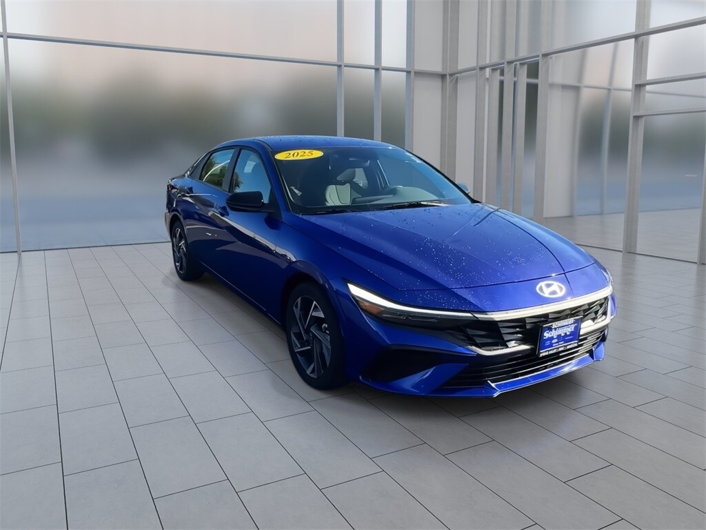 2025 Hyundai Elantra SEL Sport photo 2