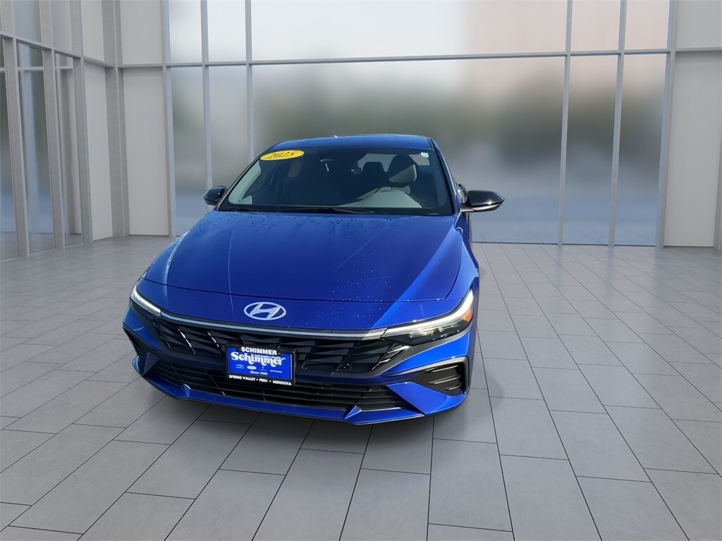 2025 Hyundai Elantra SEL Sport photo 3
