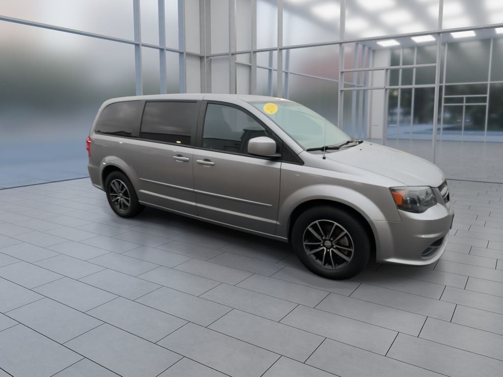 Used 2016 Dodge Grand Caravan SE Plus with VIN 2C4RDGBG7GR123678 for sale in Peru, IL
