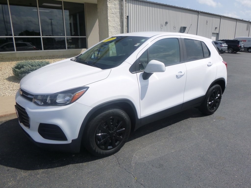 Used 2018 Chevrolet Trax LS with VIN 3GNCJKSB1JL390588 for sale in Peru, IL