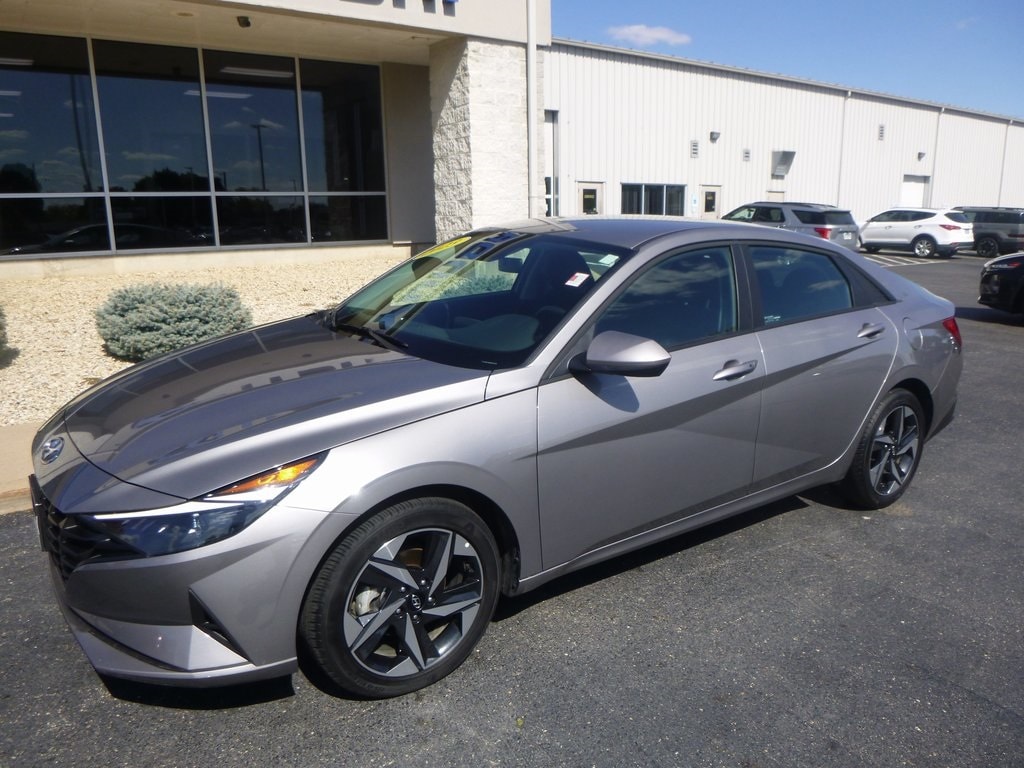 Used 2023 Hyundai Elantra SEL with VIN KMHLS4AG4PU610105 for sale in Peru, IL