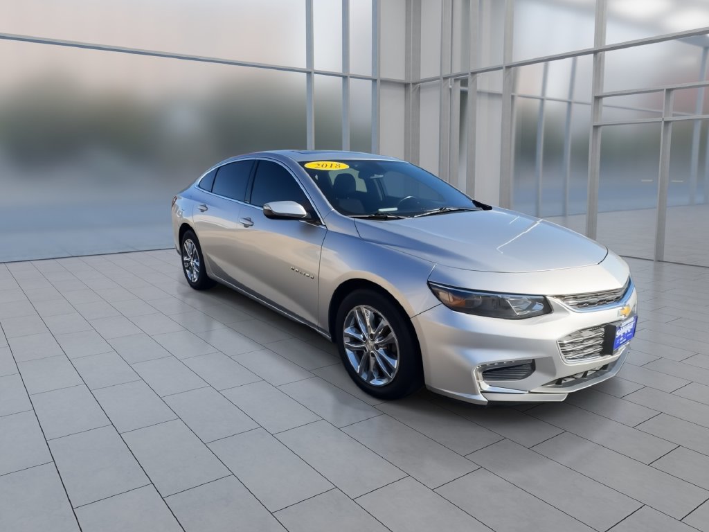 Used 2018 Chevrolet Malibu 1LT with VIN 1G1ZD5ST8JF135296 for sale in Peru, IL