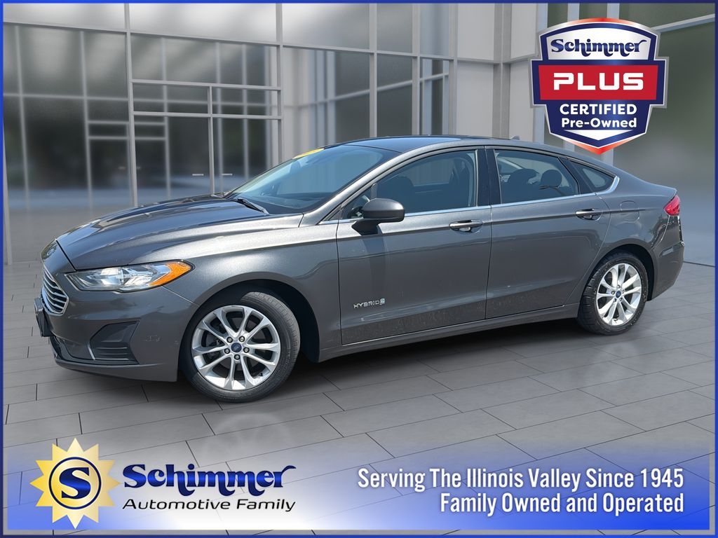 2019 Ford Fusion SE's photo