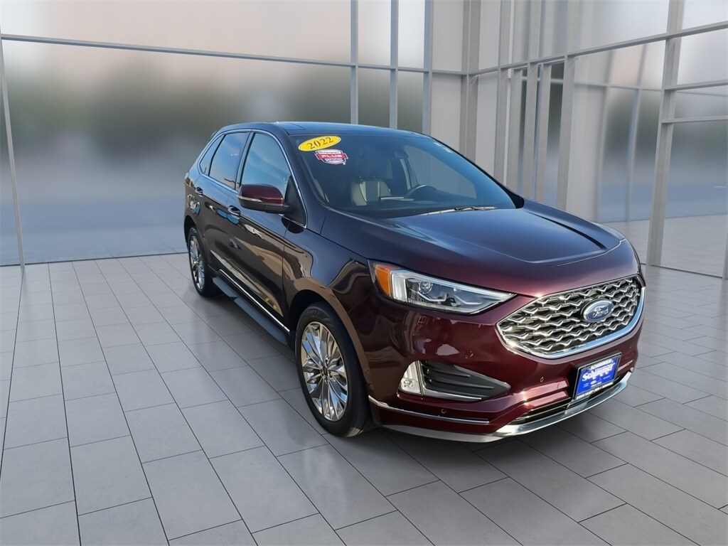 2022 Ford Edge Titanium photo 2