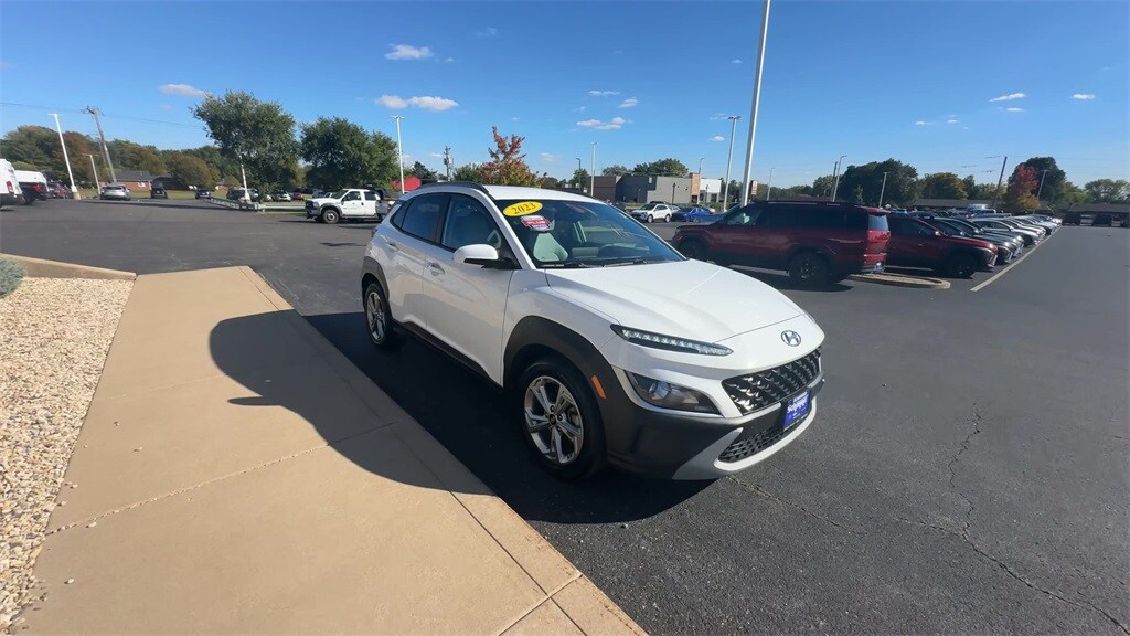 2023 Hyundai Kona SEL photo 2