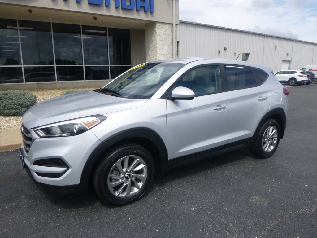 Used 2017 Hyundai Tucson SE with VIN KM8J23A44HU388352 for sale in Peru, IL