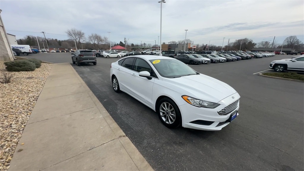 Used 2017 Ford Fusion SE Sedan