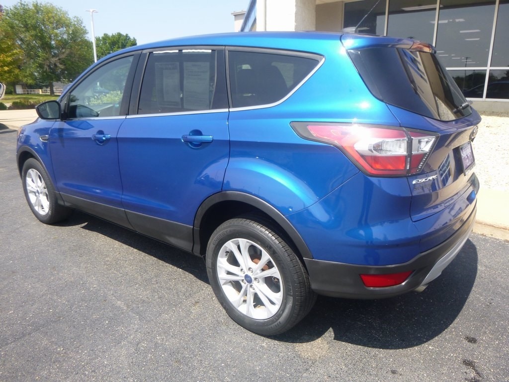 Used 2017 Ford Escape SE with VIN 1FMCU9GD2HUA58206 for sale in Peru, IL