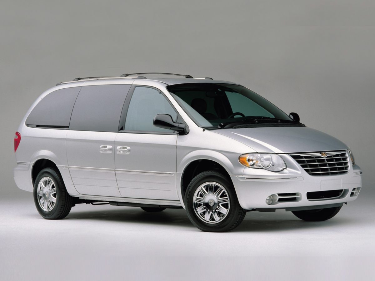 2005 Chrysler Town & Country Touring's photo