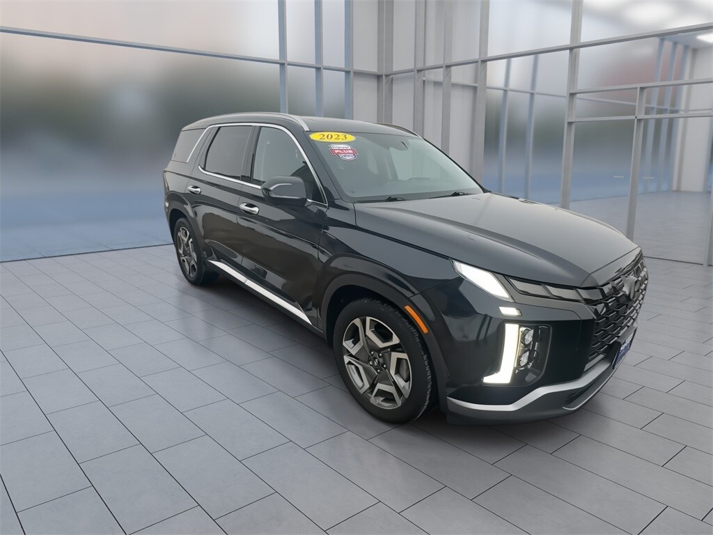 2023 Hyundai Palisade Limited photo 2