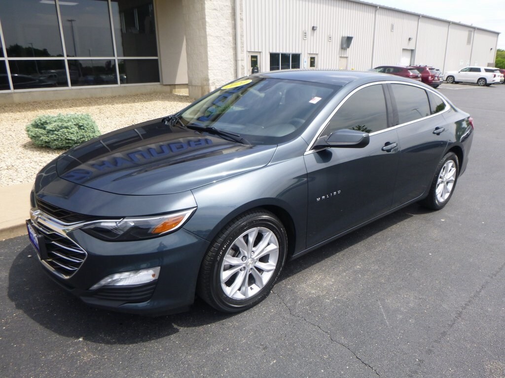 2020 Chevrolet Malibu photo 2