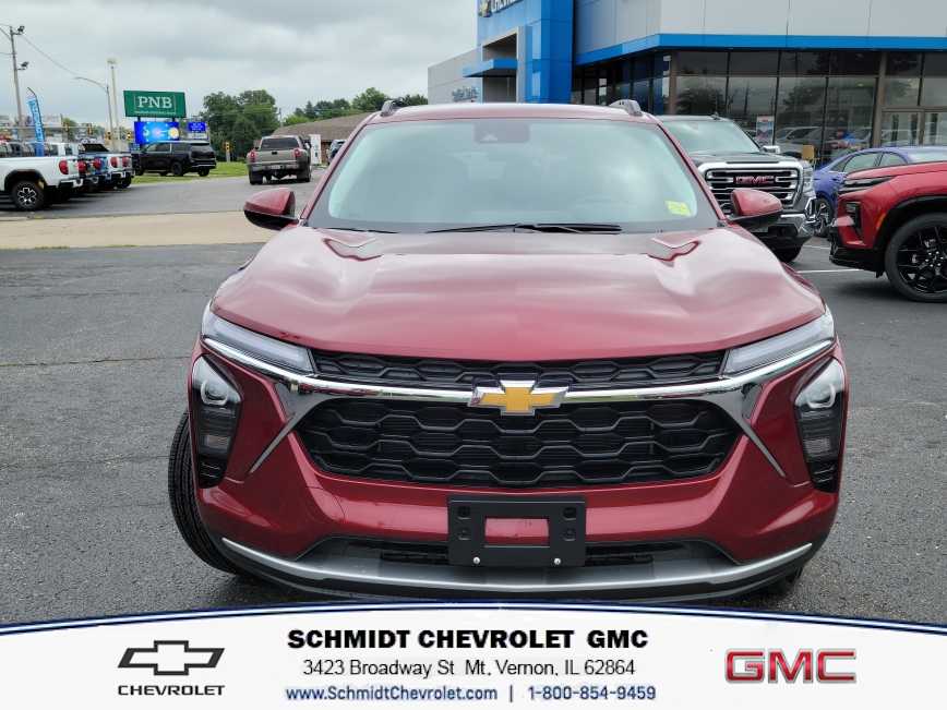 2025 Chevrolet Trax LT photo 2