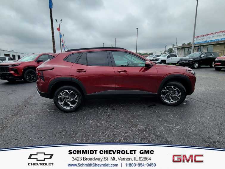 2025 Chevrolet Trax LT photo 4