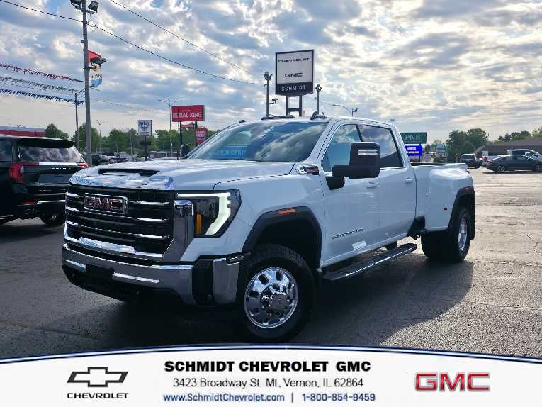 2026 GMC Sierra 4WD Crew Cab Long Box DRW SLE's photo