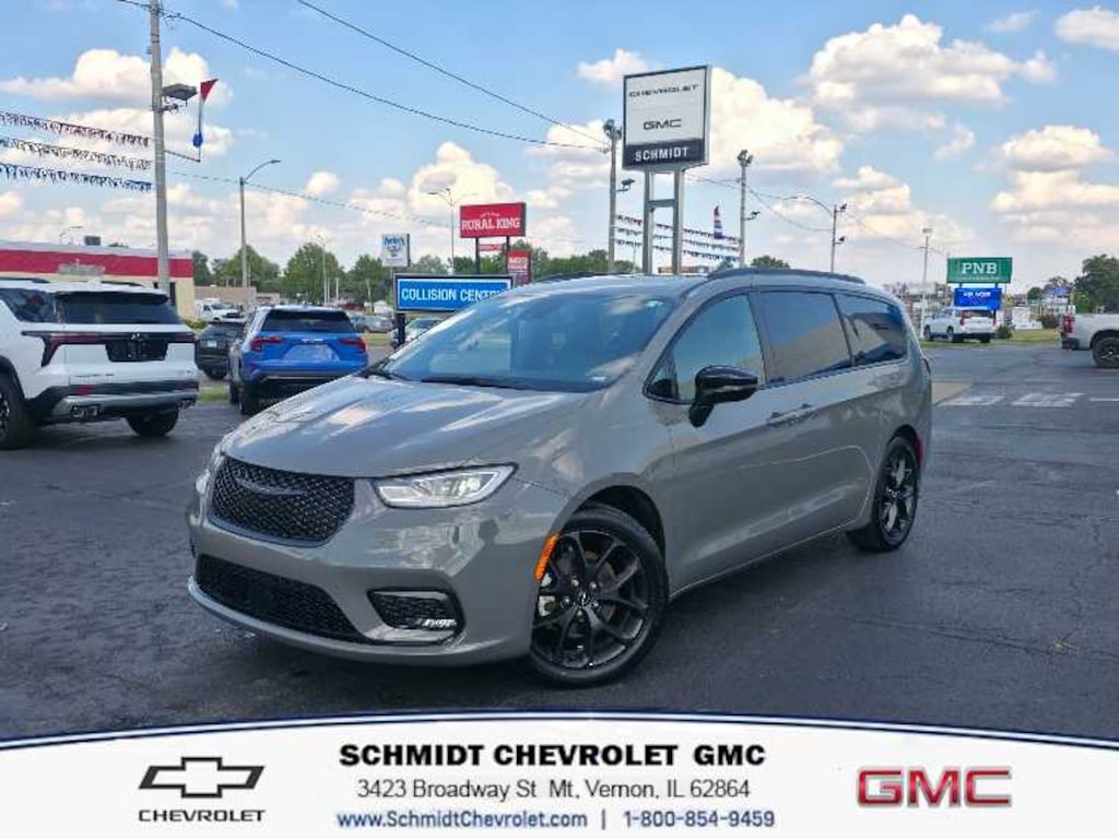 Used 2025 Chrysler Pacifica Limited Minivan