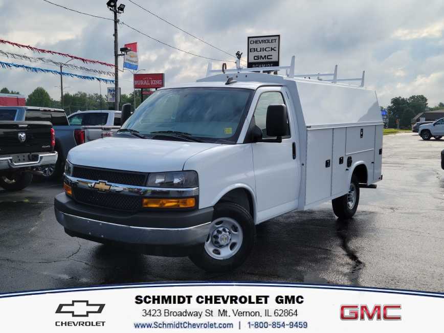 2024 Chevrolet Express Cutaway Base's photo