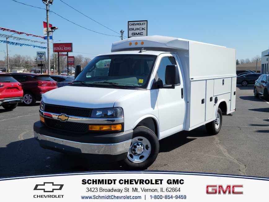 2024 Chevrolet Express Cutaway Base's photo
